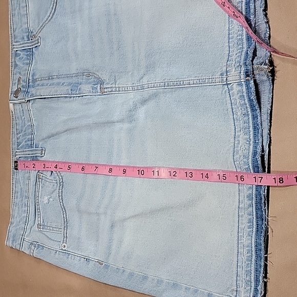 Universal Thread Size 17 Medium Light Wash Denim Mini Skirt, Raw Hem. - Picture 5 of 9